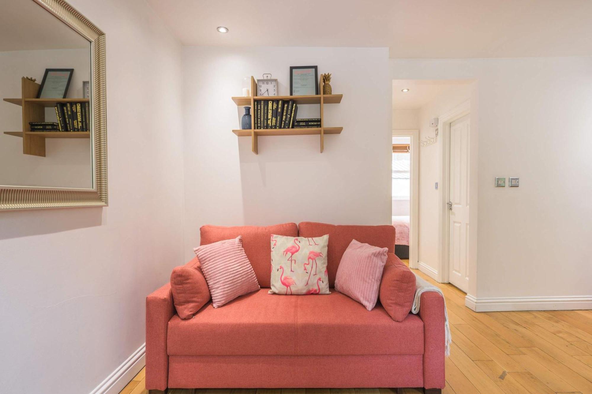A Midtown Minute - Holborn - By Frankie Says Apartment